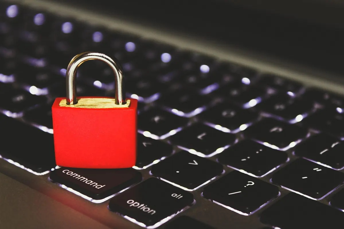 How to Stay Safe in Online Chat Rooms: A UK Checklist